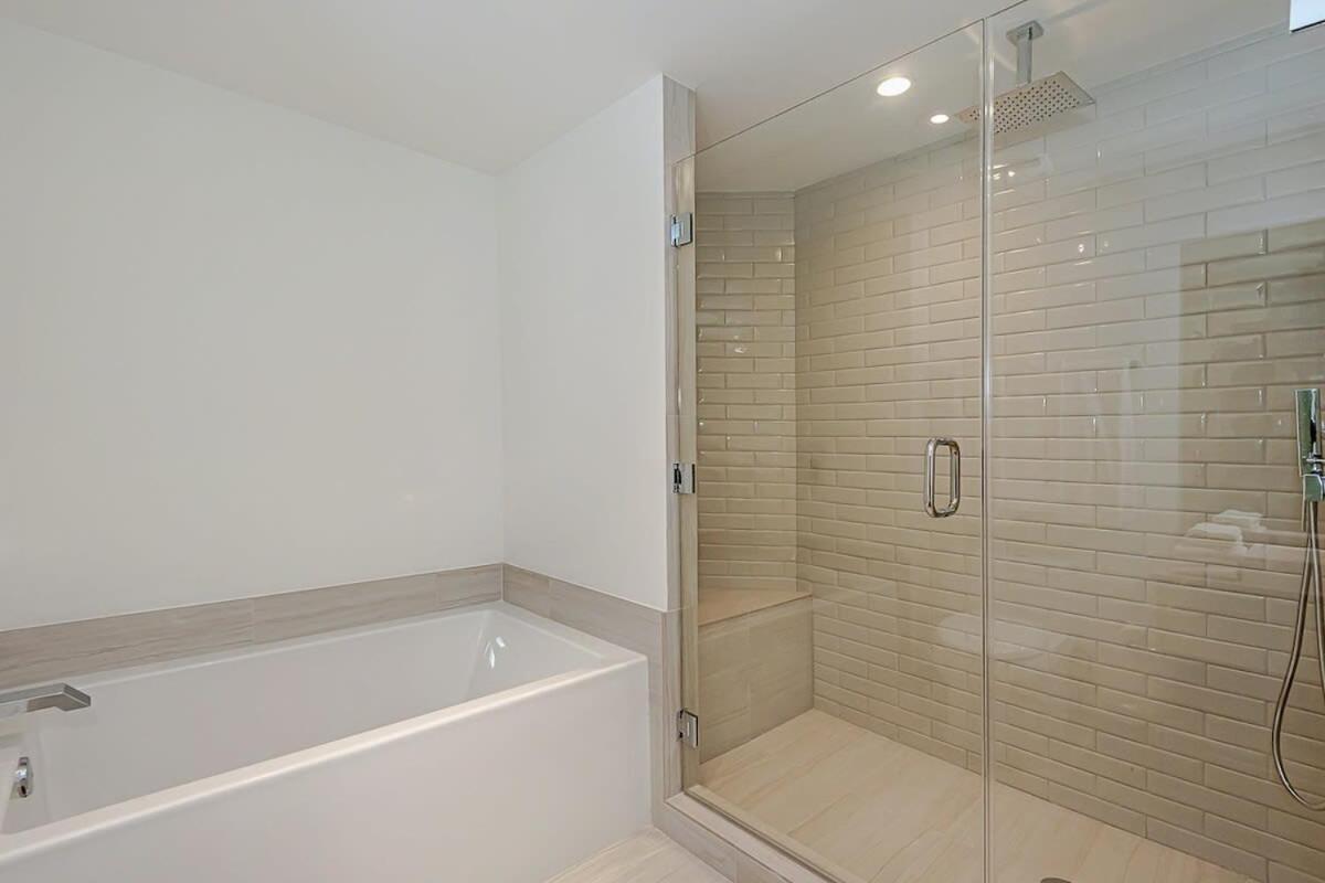 Wrap Around Balcony - Insane Views - Amazing Pools Apartment Hollywood Exterior photo