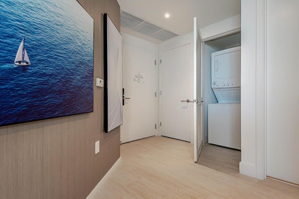 Wrap Around Balcony - Insane Views - Amazing Pools Apartment Hollywood Exterior photo