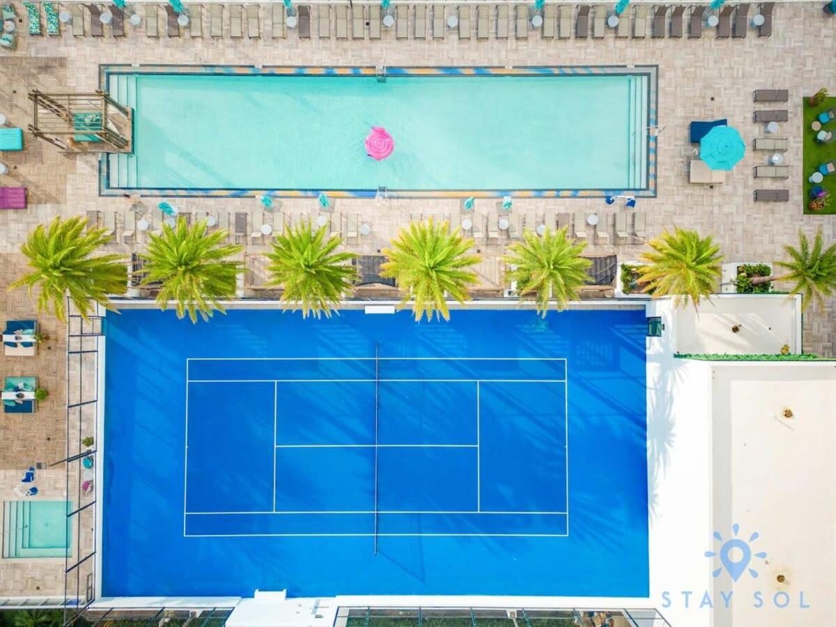 Wrap Around Balcony - Insane Views - Amazing Pools Apartment Hollywood Exterior photo
