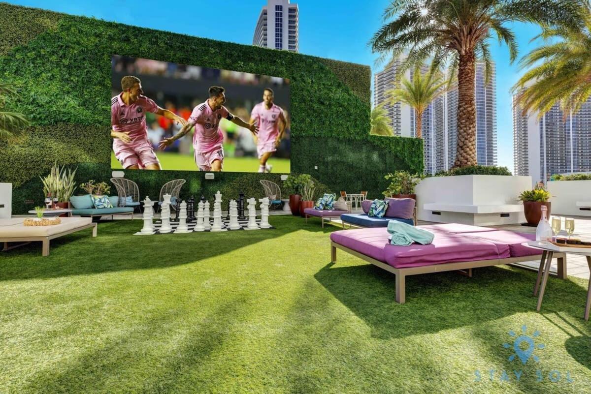 Wrap Around Balcony - Insane Views - Amazing Pools Apartment Hollywood Exterior photo